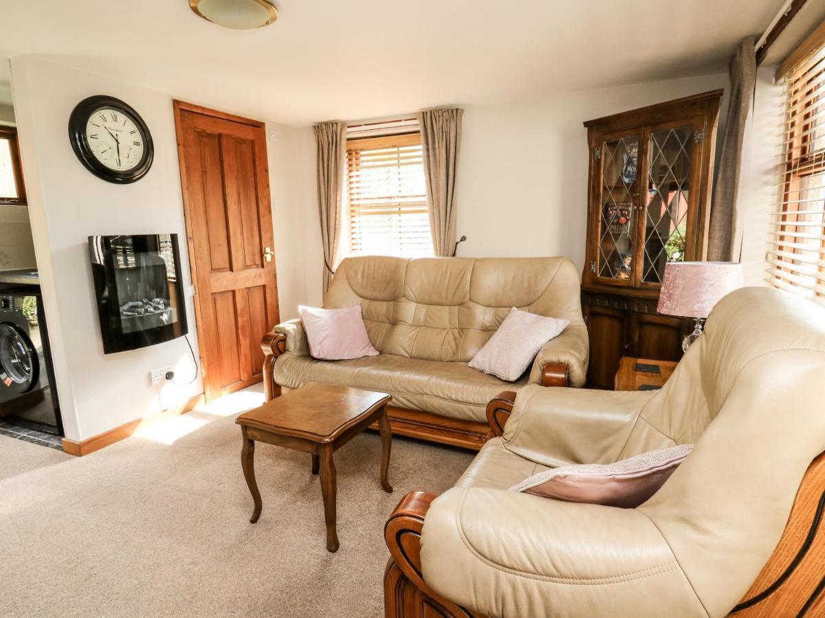 Brook Cottage Лланидлос Экстерьер фото