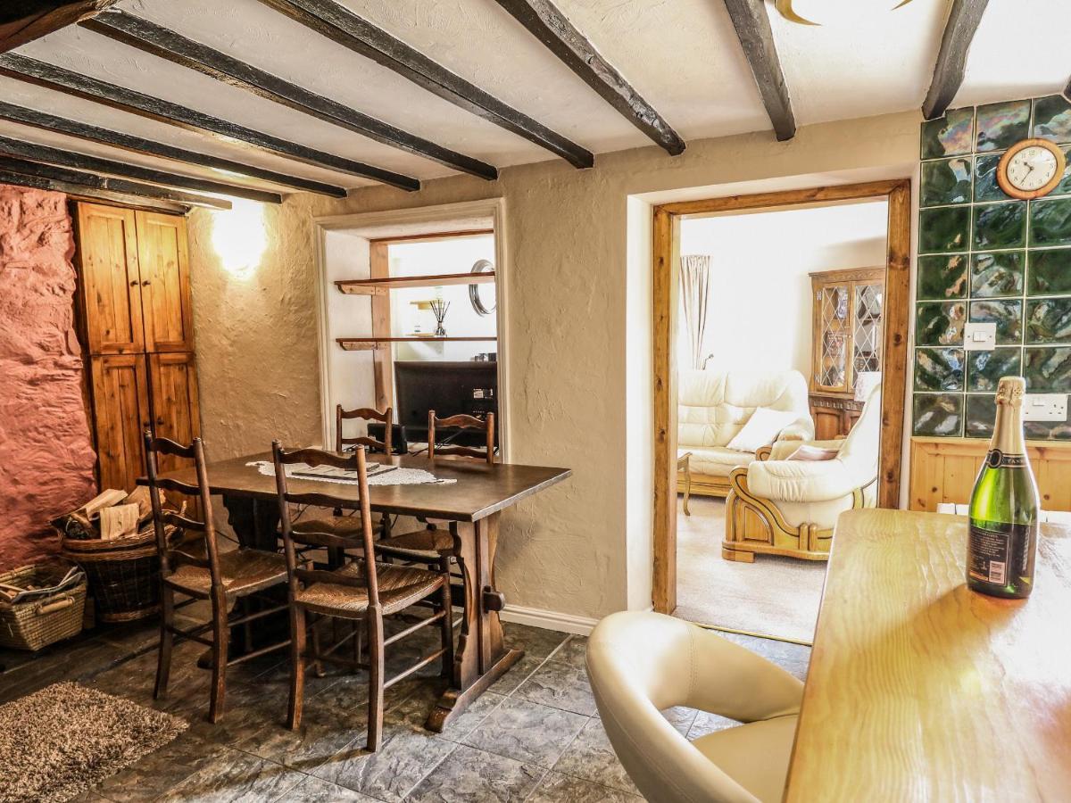 Brook Cottage Лланидлос Экстерьер фото