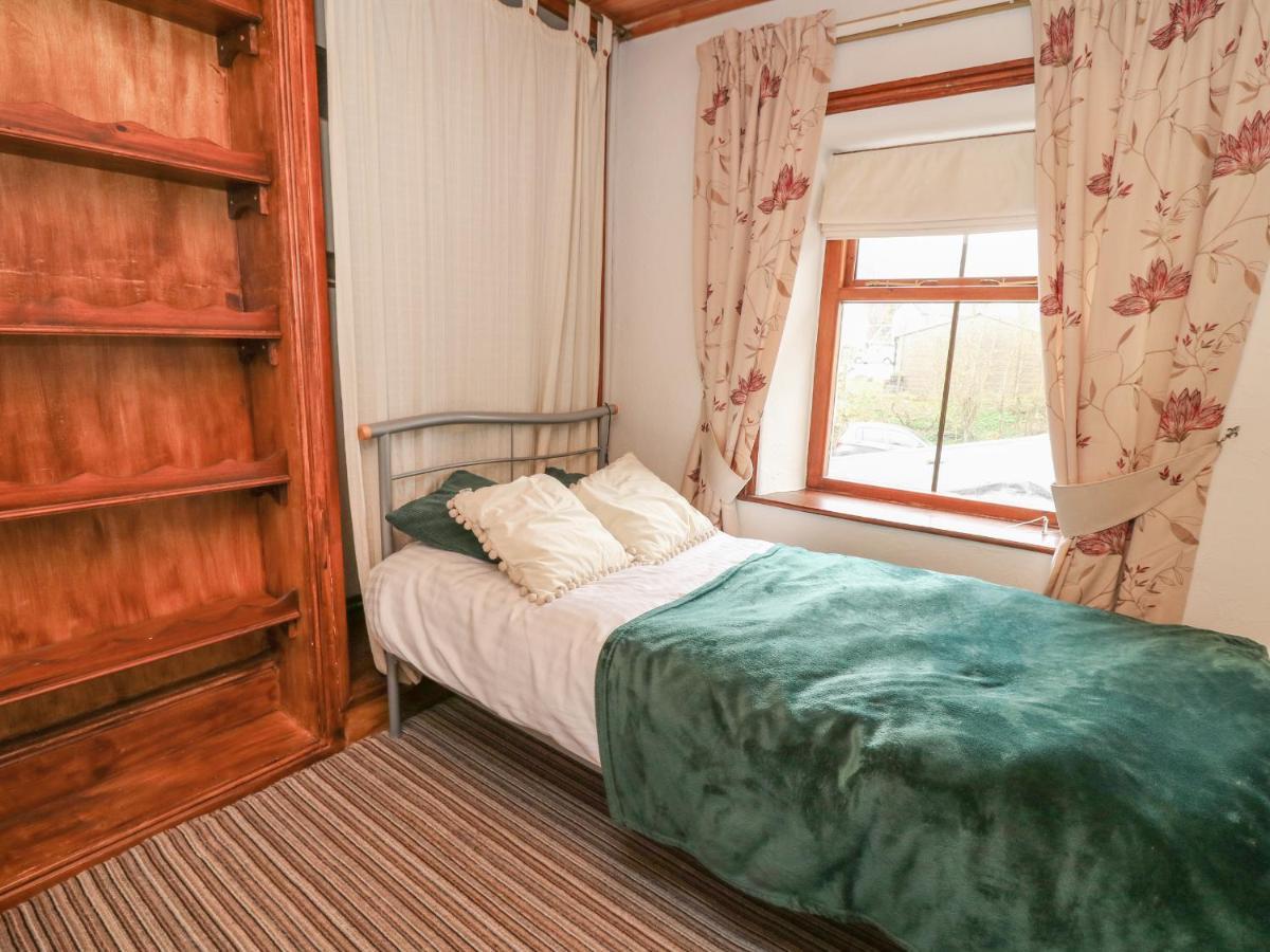 Brook Cottage Лланидлос Экстерьер фото